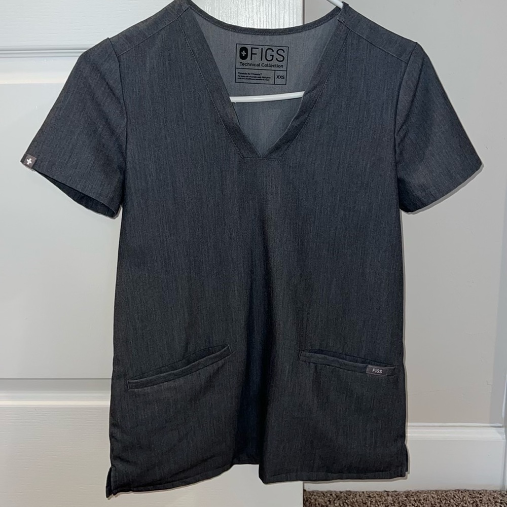 Figs scrub top